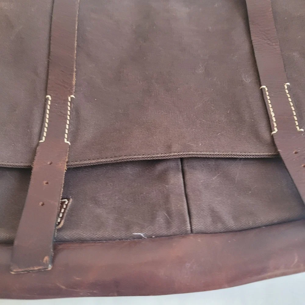 Banana Republic Canvas & Leather Messenger Bag Y2K front Snaps Broken